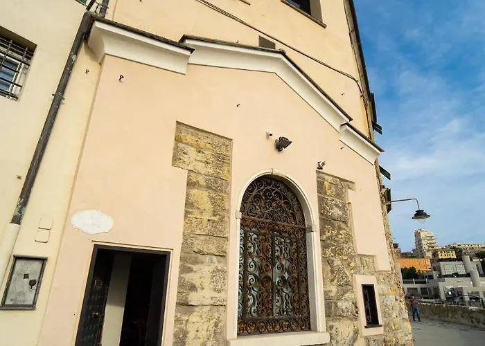Dimora Delle Grazie, 펜션 *